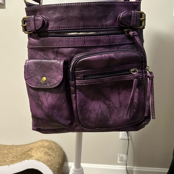 Super soft cross body purse purple handbag with organizational pockets!

049 - Picture 1 of 5